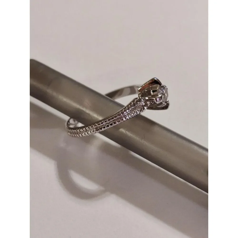 VTG Style Silver Tone Metal Sparkling Clear Glass Stone Sz 8 Solitaire Ring